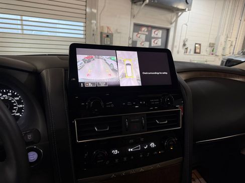 Used 2024 Nissan Armada SL w/ Captain's Chairs Package image 27