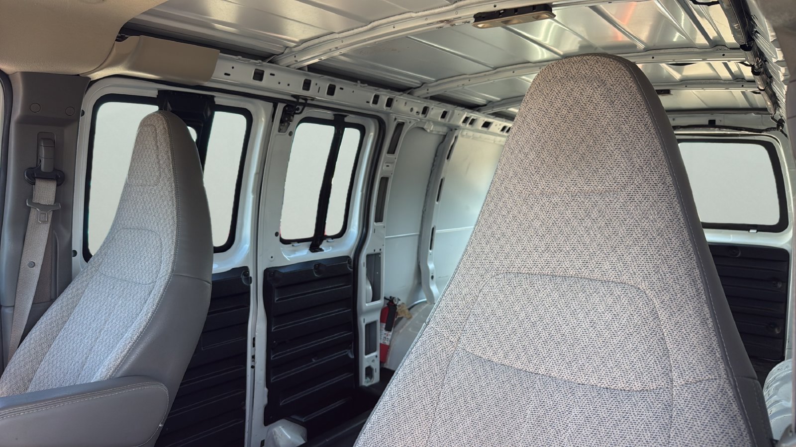 Used 2017 Chevrolet Express 2500 RWD image 4