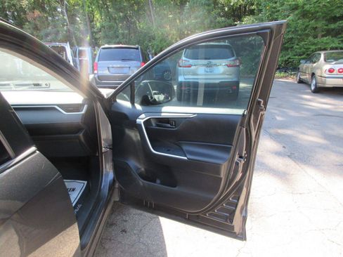 Used 2020 Toyota RAV4 LE FWD image 20