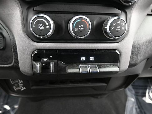 Used 2024 RAM 3500 Big Horn AWD/4WD image 32