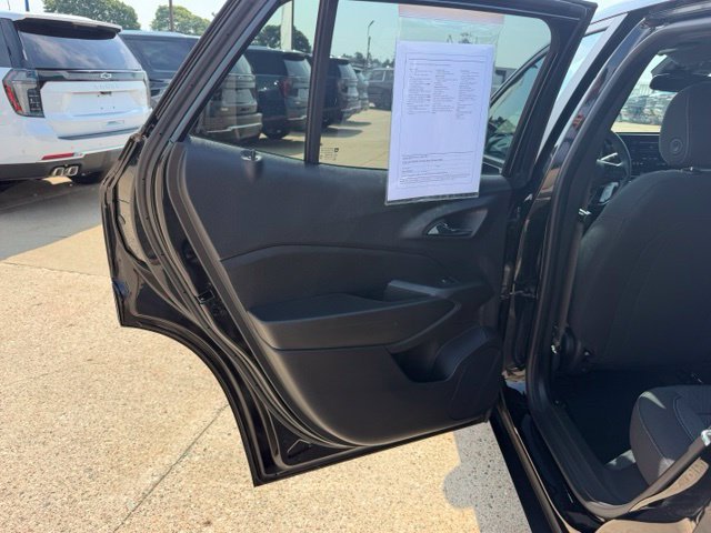 Certified 2024 Chevrolet Trax RS w/ Sunroof Package FWD image 35