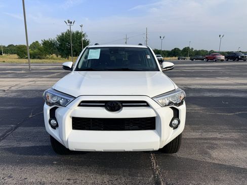 Used 2020 Toyota 4Runner SR5 Premium w/ Moonroof Package AWD/4WD image 3