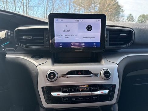 Used 2023 Ford Explorer XLT image 13