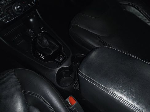 Used 2021 Jeep Cherokee Limited image 26