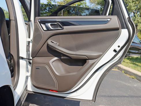 Used 2018 Porsche Macan Sport Edition image 34