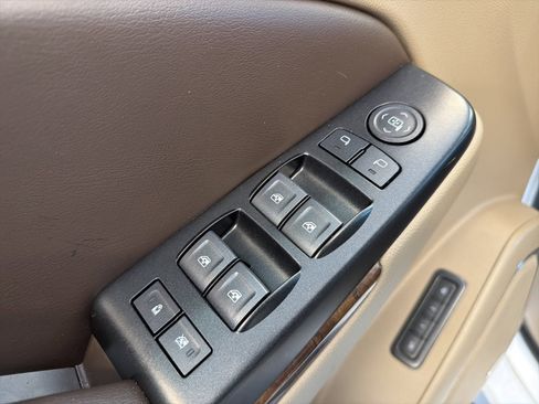 Used 2019 Chevrolet Tahoe LT image 32