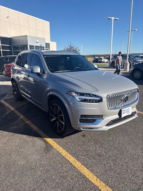 Used 2024 Volvo XC90 B5 Plus w/ Protection Package Premier AWD/4WD image 2