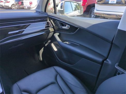 Used 2023 Audi Q7 Premium Plus image 17