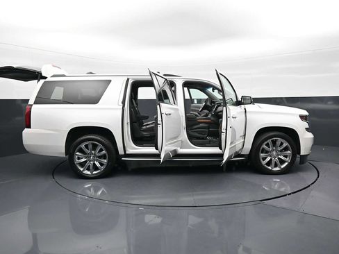 Used 2017 Chevrolet Suburban Premier AWD/4WD image 35