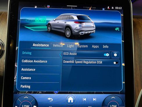 Used 2025 Mercedes-Benz GLC 350e 4MATIC image 35