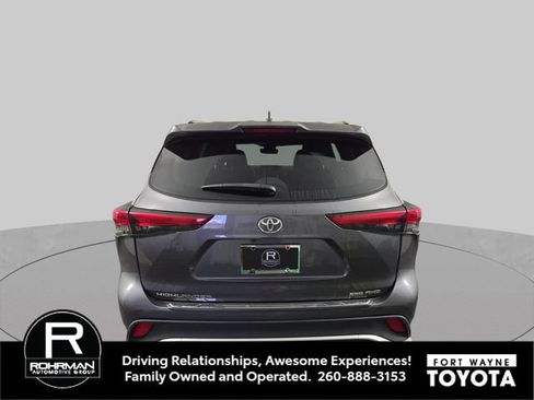 Used 2023 Toyota Highlander XSE AWD/4WD image 7