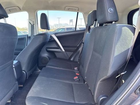 Used 2018 Toyota RAV4 LE image 9