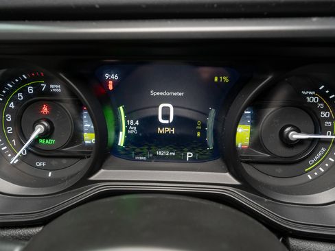 Used 2025 Jeep Wrangler Unlimited Sahara AWD/4WD image 25