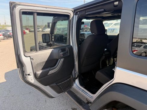 Used 2015 Jeep Wrangler Unlimited Sport image 15