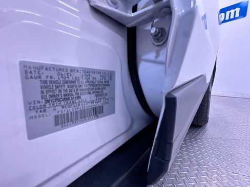 Used 2021 Nissan Kicks SV FWD image 42