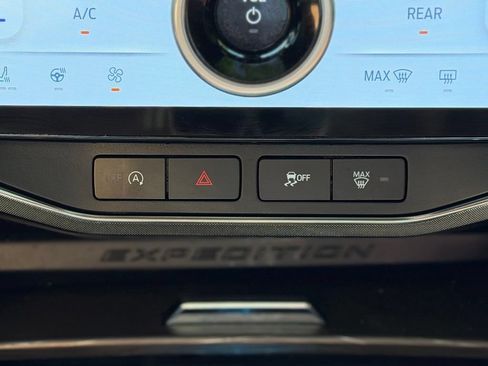 Used 2024 Ford Expedition Limited AWD/4WD image 18