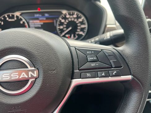 Used 2024 Nissan Altima 2.5 SV FWD image 19