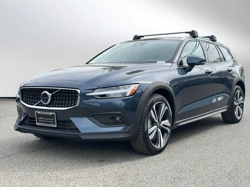 Used 2026 Volvo V60 B5 Cross Country Plus w/ Climate Package AWD/4WD image 7