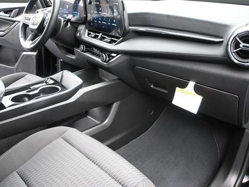Used 2025 Chevrolet Equinox LT w/ Safety and Technology Package FWD image 15