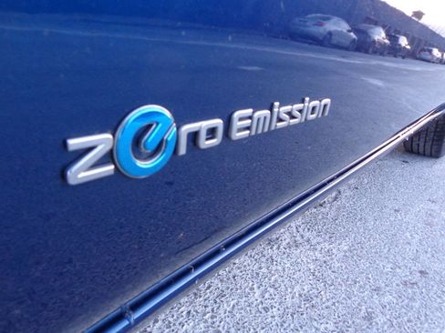 Used 2017 Nissan Leaf SV image 20