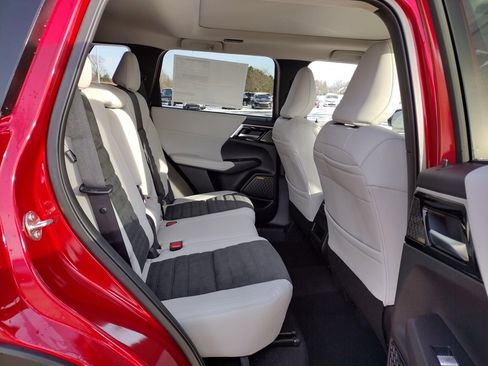 New 2026 Mitsubishi Outlander SE image 11