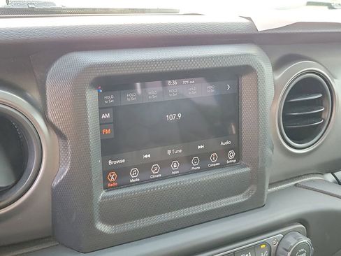 Used 2022 Jeep Gladiator Sport image 29