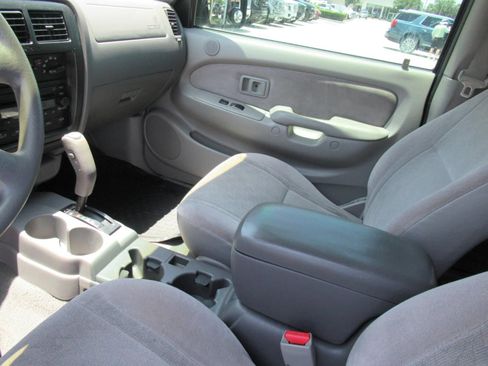 Used 2004 Toyota Tacoma PreRunner RWD image 20