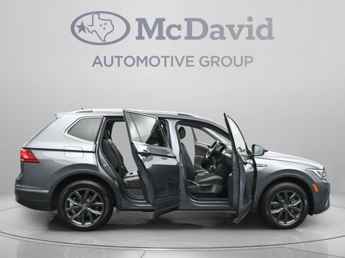 Used 2023 Volkswagen Tiguan SE FWD image 40