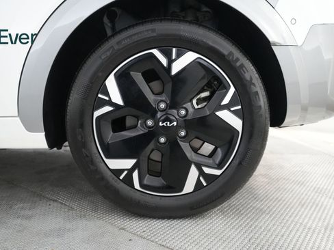 Used 2023 Kia Niro Wave FWD image 9