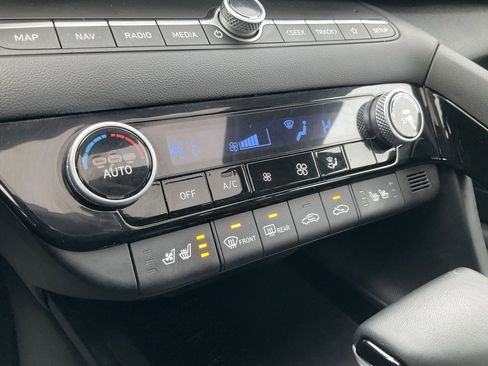 Used 2023 Hyundai Elantra Limited image 10