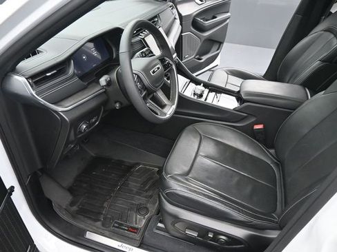 Used 2023 Jeep Grand Cherokee Overland AWD/4WD image 9