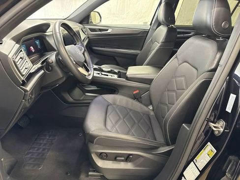 Used 2024 Volkswagen Atlas Cross Sport SE image 10