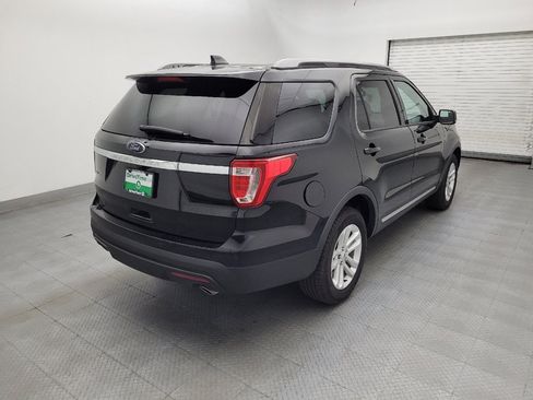Used 2017 Ford Explorer XLT w/ Equipment Group 201A FWD image 9
