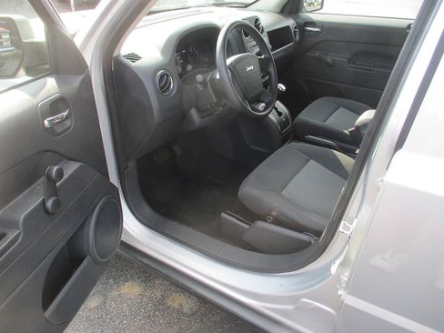 Used 2010 Jeep Patriot Sport FWD image 11