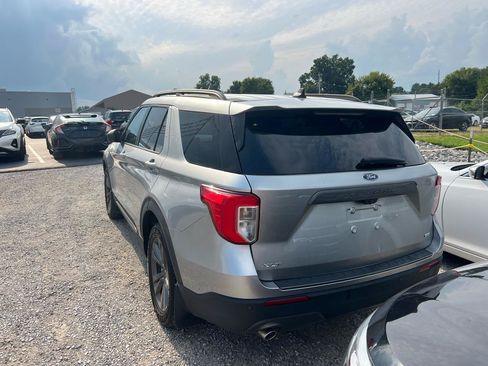 Used 2021 Ford Explorer XLT w/ Equipment Group 202A AWD/4WD image 3