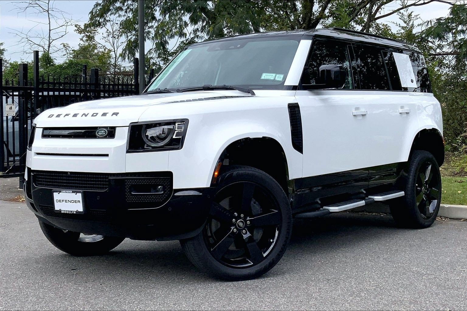 Certified 2024 Land Rover Defender 110 X-Dynamic SE AWD/4WD image 1