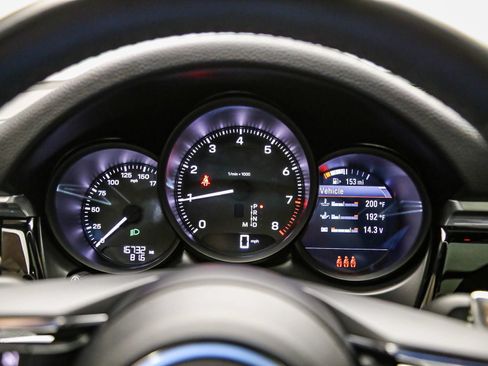 Certified 2024 Porsche Macan AWD/4WD image 28
