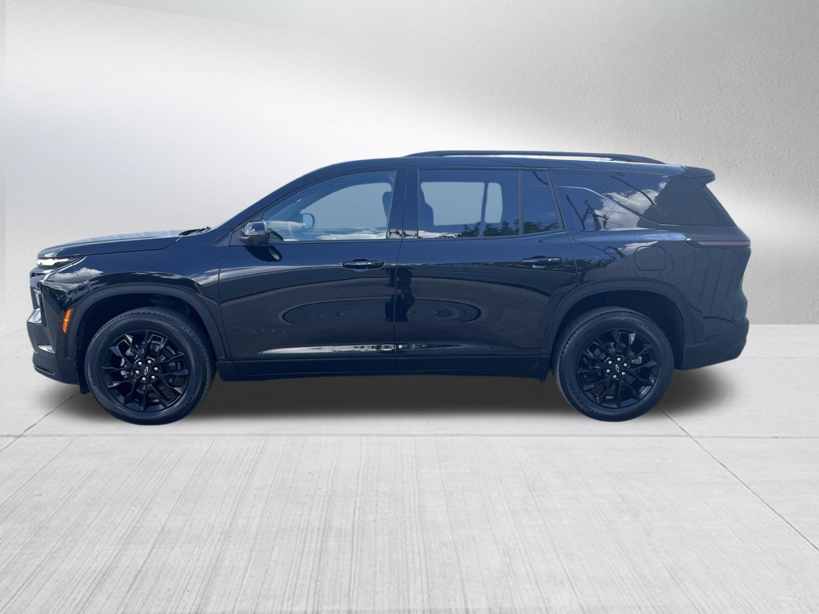 Used 2024 Chevrolet Traverse LT w/ Midnight/Sport Edition FWD image 4