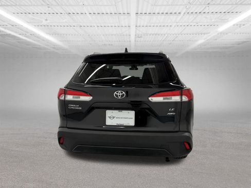 Used 2022 Toyota Corolla Cross LE AWD/4WD image 4