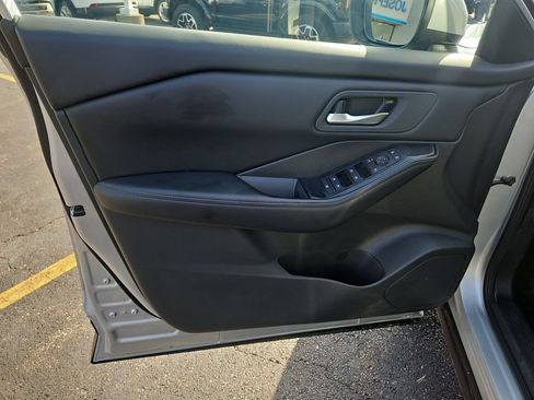 Used 2025 Nissan Rogue SV AWD/4WD image 21