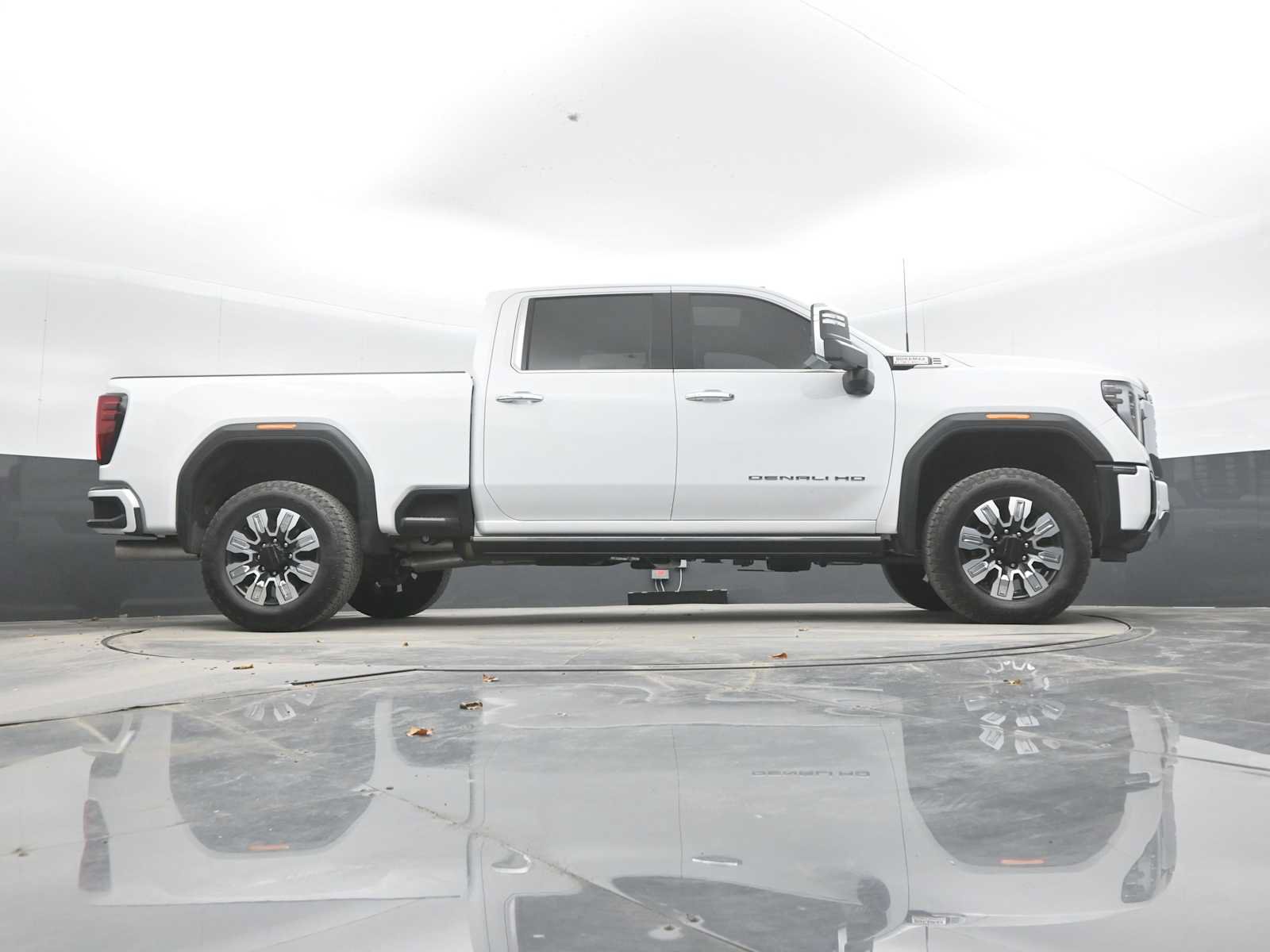 Used 2024 GMC Sierra 2500 Denali w/ Denali Reserve Package AWD/4WD image 29