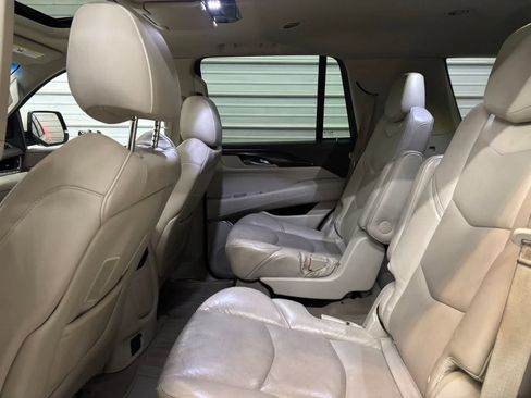 Used 2016 Cadillac Escalade Luxury AWD/4WD image 23