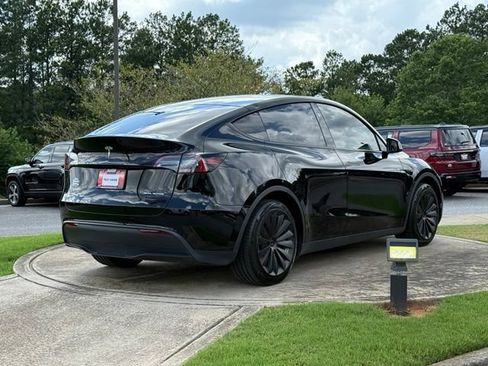 Used 2024 Tesla Model Y Long Range AWD/4WD image 7
