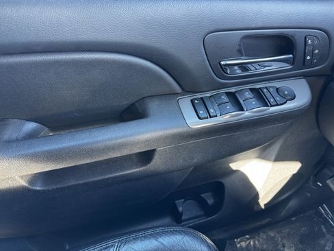 Used 2012 Chevrolet Avalanche LT image 27