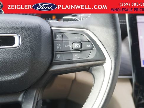 Used 2024 Jeep Grand Cherokee Limited image 28