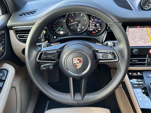 Used 2025 Porsche Macan image 15