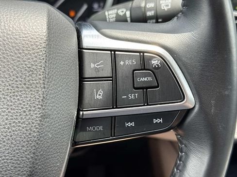 Used 2021 Toyota Highlander XLE AWD/4WD image 24