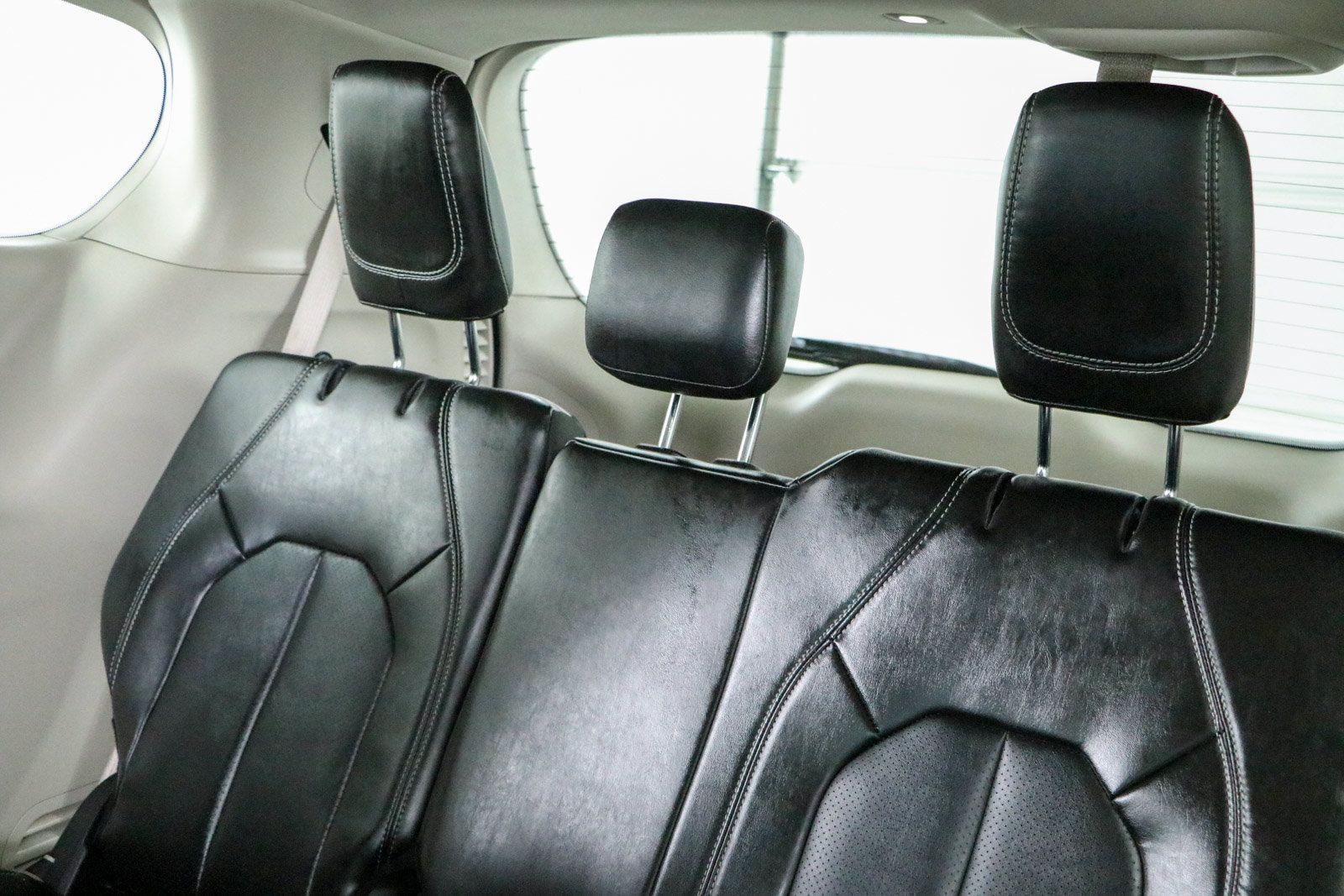 Used 2024 Chrysler Pacifica Touring-L FWD image 24
