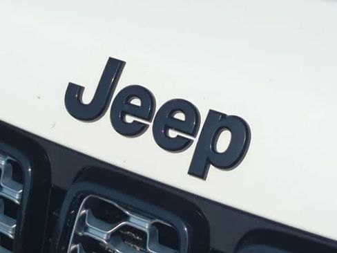 Certified 2018 Jeep Grand Cherokee Altitude AWD/4WD image 12
