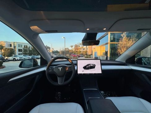 Used 2023 Tesla Model Y Long Range image 21
